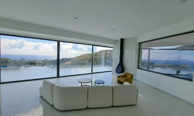 Недвижимость 7 Bedroom Villa For Sale in Agios Tychonas: 3