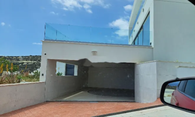 Недвижимость 7 Bedroom Villa For Sale in Agios Tychonas: 14