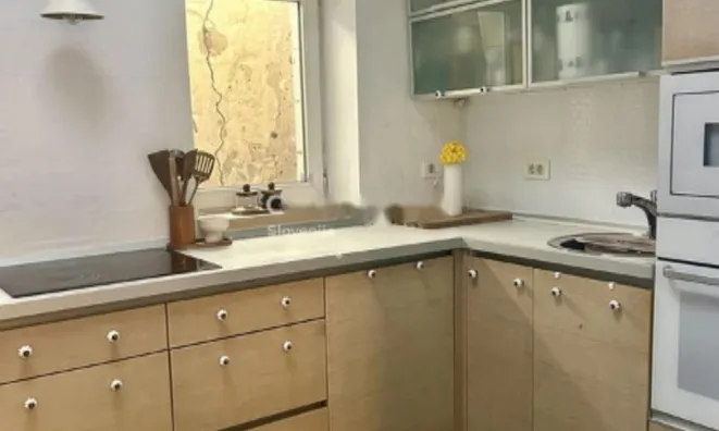 Недвижимость Квартира, 5+ комнат, Центр: 25