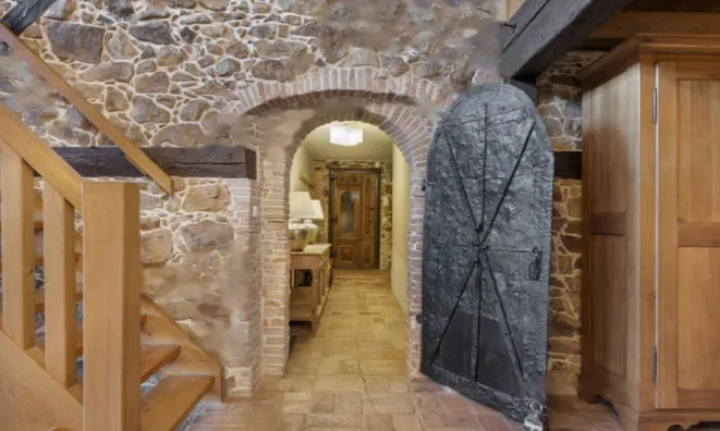 Недвижимость 4-комнатная квартира в центре: 2