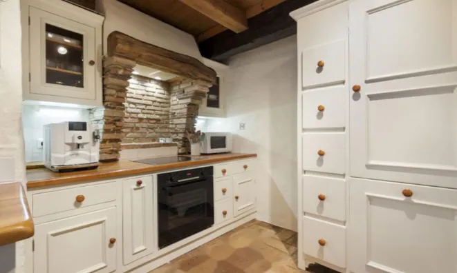 Недвижимость 4-комнатная квартира в центре: 9