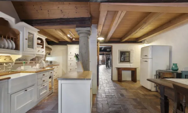 Недвижимость 4-комнатная квартира в центре: 10