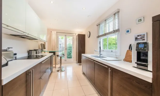 Недвижимость Cathcart Road: 7