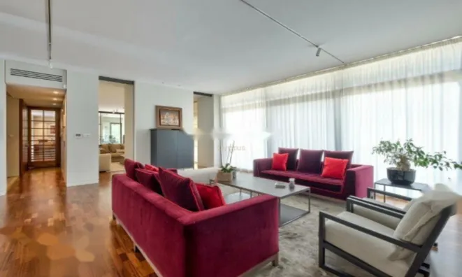 Недвижимость 6 Bedroom Villa for Sale in Panthea, Limassol: 4