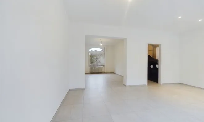 Недвижимость House 4 bedrooms for sale in Luxembourg-Verlorenkost: 4