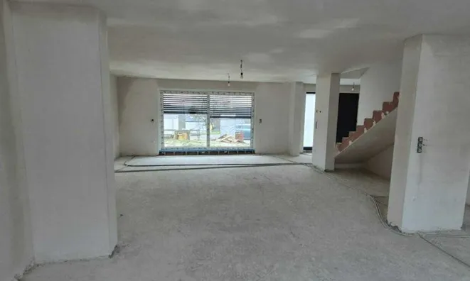 Недвижимость House 4 bedrooms for sale in Winseler: 4