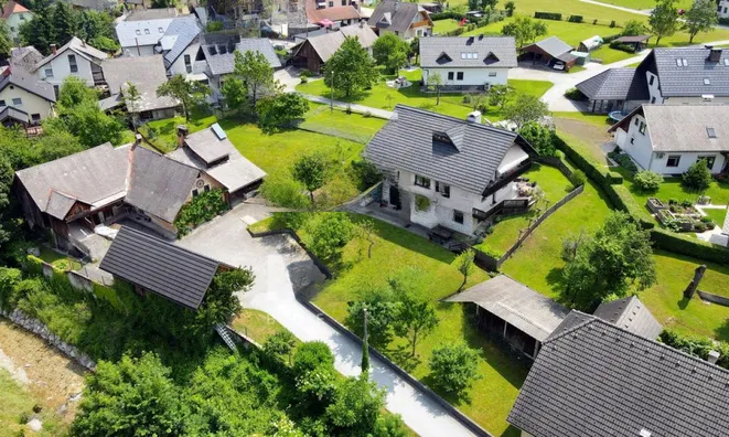 Недвижимость Двухэтажный дом Бегуне на Гореньскем: 1