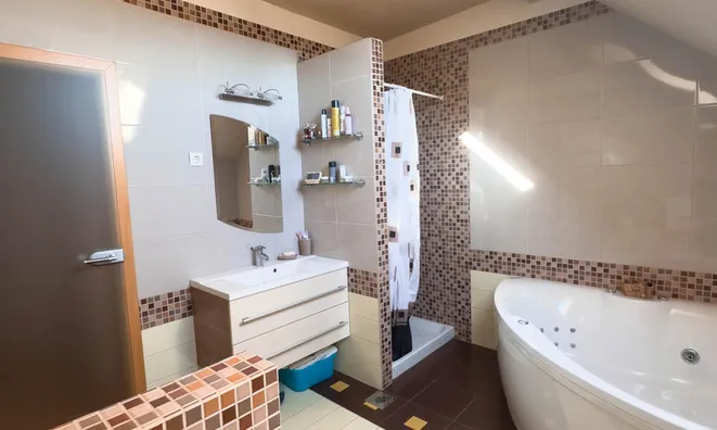 Недвижимость Дом, Блед.: 10