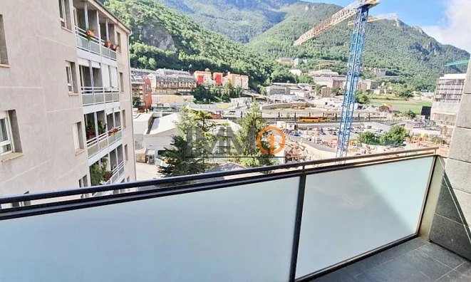 Недвижимость Central apartment for sale with 3 bedrooms, parking and storage: 1