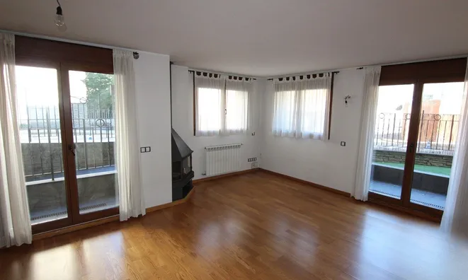 Недвижимость Ground floor apartment in Ordino with double parking space: 1