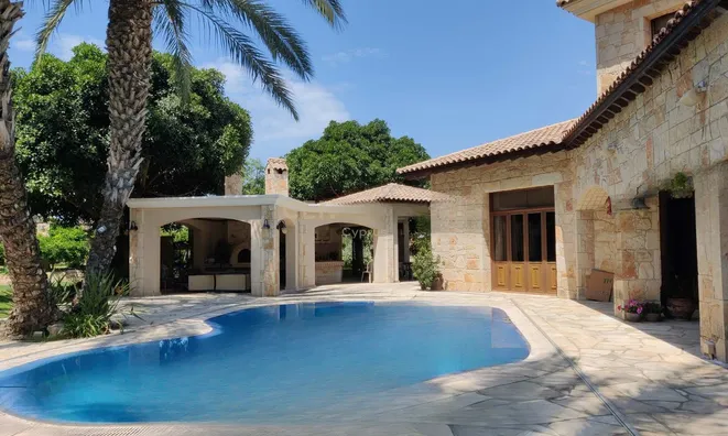 Недвижимость 5 Bedroom Villa For Sale in Ypsonas , Limassol.: 1