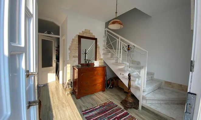 Недвижимость 2-Bedroom House for Sale in Limassol, Agios Tychon Tourist Area: 3