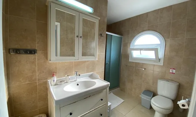 Недвижимость 2-Bedroom House for Sale in Limassol, Agios Tychon Tourist Area: 9