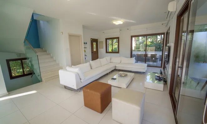 Недвижимость Outstanding 4 Bedroom Villa with a Huge Landscaped Garden in Famagusta, Protaras area: 4