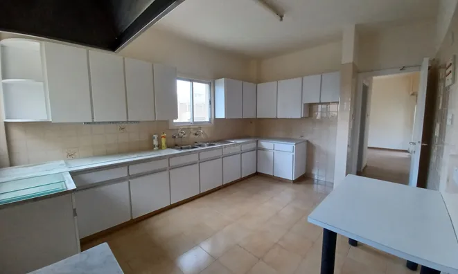 Недвижимость 7 Bedroom Apartment For Sale in Limassol, Agios Tychonas: 4