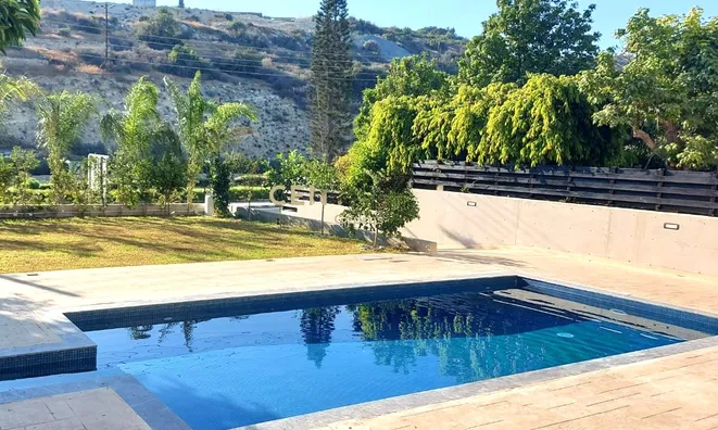 Недвижимость 5 Bedroom House For Sale In Limassol, Agios Tychonas: 2