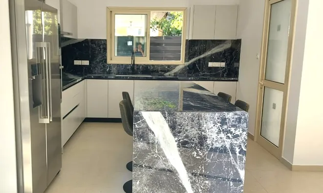 Недвижимость 5 Bedroom House For Sale In Limassol, Agios Tychonas: 4