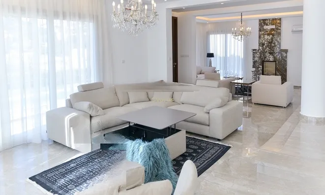 Недвижимость 5 Bedroom Villa in Agios Tychonas, Limassol: 1