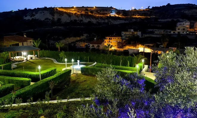 Недвижимость 5 Bedroom Villa in Agios Tychonas, Limassol: 9