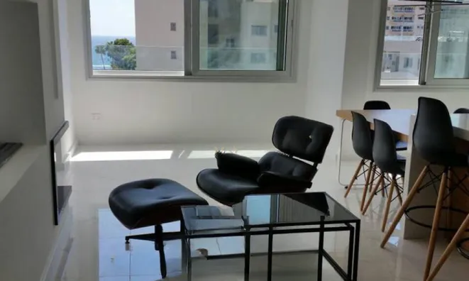 Недвижимость 4 Bedroom Apartment Across the Sea for Sale in Limassol, Agios Tychonas: 2