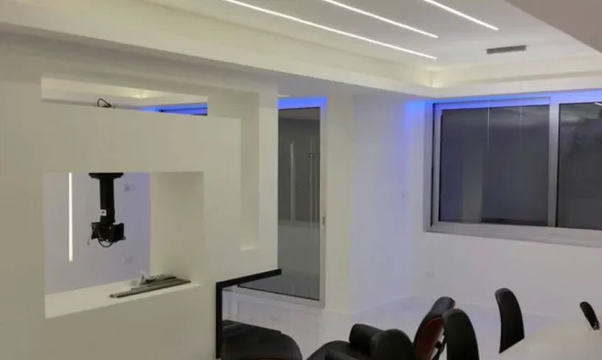 Недвижимость 4 Bedroom Apartment Across the Sea for Sale in Limassol, Agios Tychonas: 6