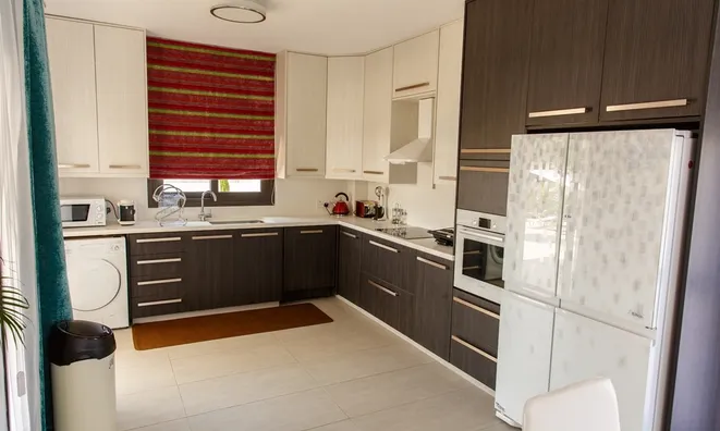 Недвижимость 4 Bedroom Villa in Famagusta, Protaras area: 2