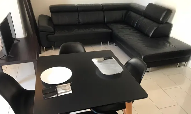 Недвижимость 2 Bedroom Apartment with Sea View for Sale in Limassol, Agia Triada: 3