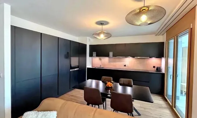 Недвижимость Apartment 4 rooms: 2