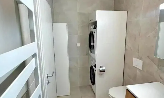 Недвижимость Apartment 4 rooms: 6