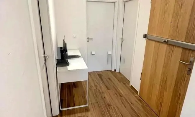 Недвижимость Apartment 4 rooms: 8