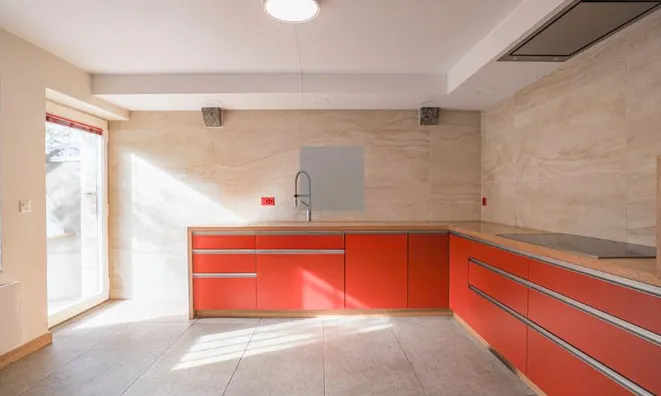 Недвижимость Apartment 4 rooms: 3