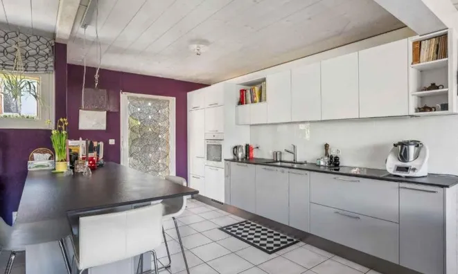 Недвижимость Bifamiliar house 7 rooms: 3