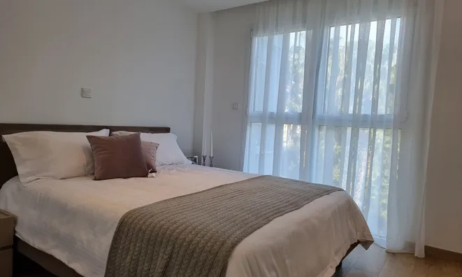 Недвижимость 3 Bedroom Seafront Apartment for Sale in Potamos Germasogeias, Limassol: 4