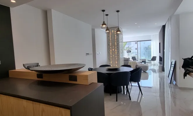 Недвижимость 3 Bedroom Seafront Apartment for Sale in Potamos Germasogeias, Limassol: 10