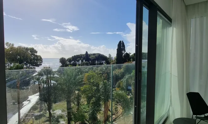 Недвижимость 3 Bedroom Seafront Apartment for Sale in Potamos Germasogeias, Limassol: 12