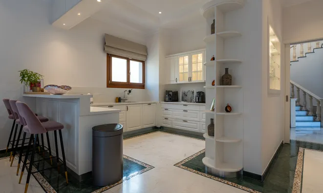 Недвижимость 6 Bedroom Villa For Sale in Mouttagiaka, Limassol: 4