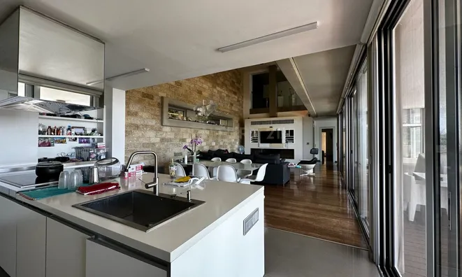 Недвижимость 5 Bedroom Villa For sale in Limassol City,: 12