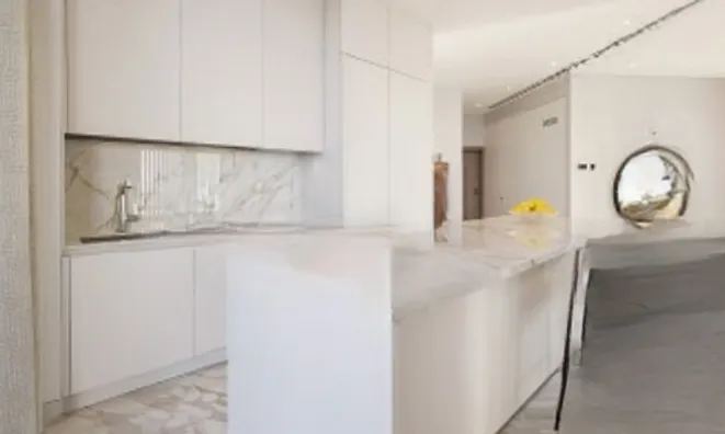 Недвижимость 1 Bedroom Seafront Apartment For Sale in Limassol, Neapolis: 3