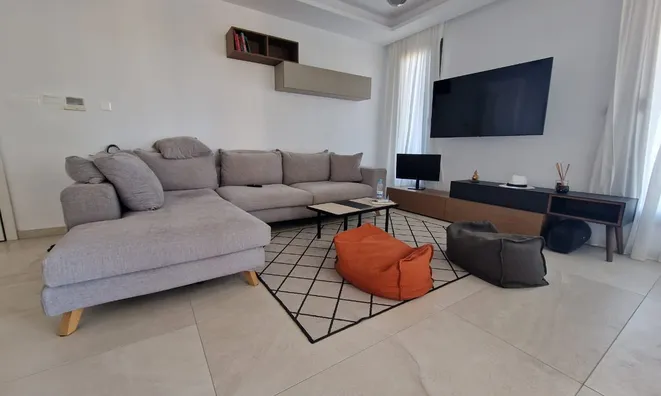 Недвижимость 2 Bedroom Penthouse Apartment For Sale In Germasogeia, Limassol: 1