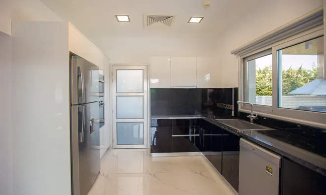 Недвижимость 4 Bedroom Detached house For Sale in Agios Tychonas, Limassol: 3