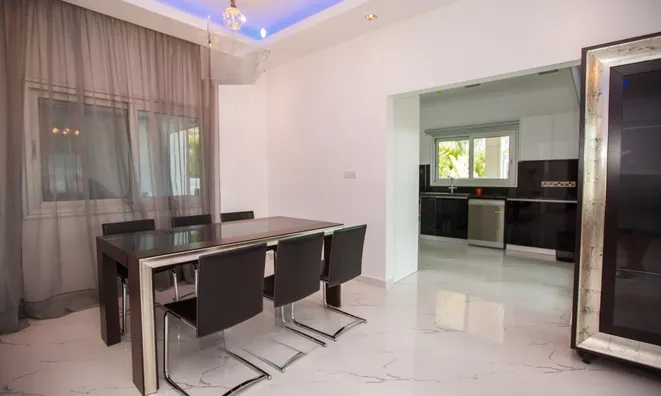 Недвижимость 4 Bedroom Detached house For Sale in Agios Tychonas, Limassol: 4