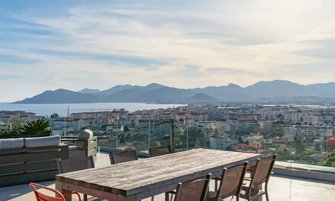 Недвижимость Maison Cannes Croix des Gardes: 1