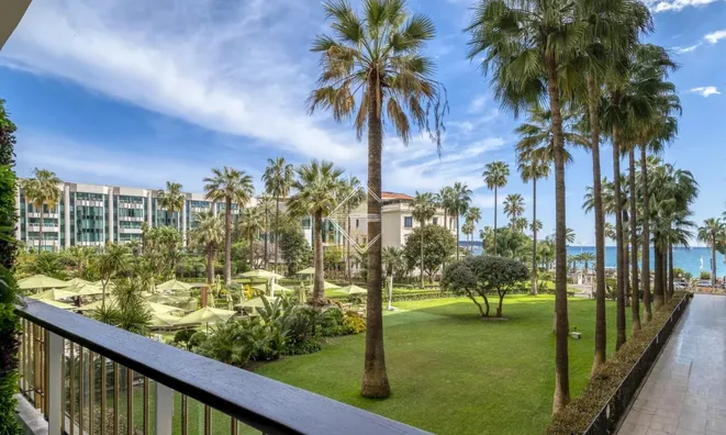 Недвижимость Villa Croix des Gardes: 1