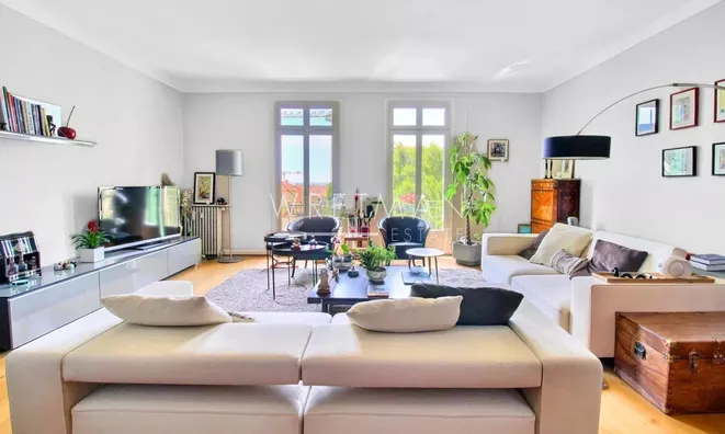 Недвижимость Residence Carnot: 3