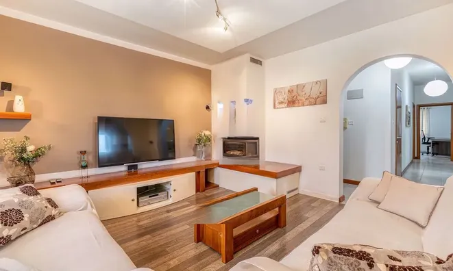 Недвижимость Pembroke Shores Apt: 5