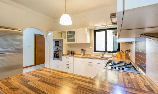 Недвижимость Pembroke Shores Apt: 9