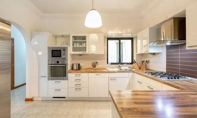 Недвижимость Pembroke Shores Apt: 10