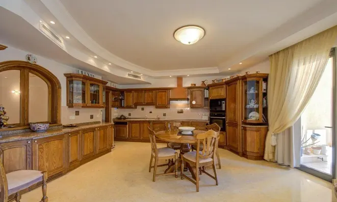 Недвижимость Portomaso Sliema Apartment: 2