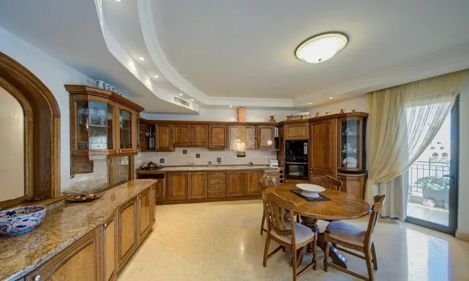 Недвижимость Portomaso Sliema Apartment: 8