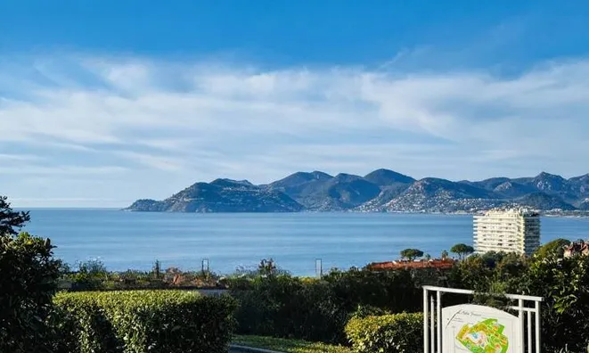 Недвижимость Villa Croix des Gardes: 1